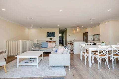 DESIGNER HOLIDAY BEACH PAD // 4 BED // COPA - Travel Search 3