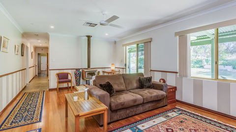 Devonleigh Bed And Breakfast - Travel Search 1