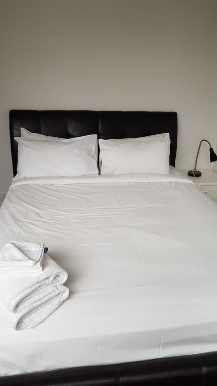 Docklands 1201p 2bed 1bath Water View - Travel Search 3