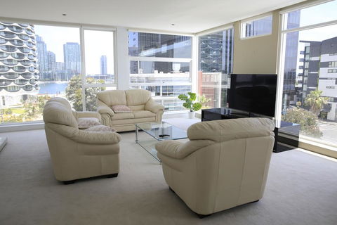Docklands Luxury Penthouse Right Above The District Docklands - Travel Search 3