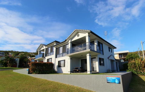 Dolphin Court 1, 1 Gowing Street - Cruises Travel 2