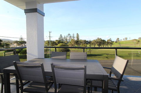 Dolphin Court 1, 1 Gowing Street - Cruises Travel 3