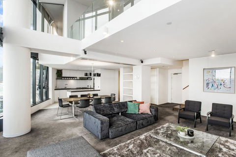 DreamHost At Dock 5 Sub-Penthouse - Travel Search 2
