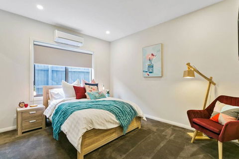 Dromana 300m Beach Shops And Cafes Table Tennis - Travel Search 3