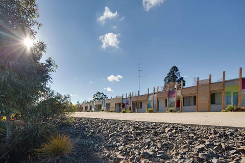 Drouin Motel - Tourism Guide 0