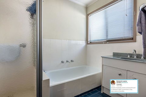 Eagle Bay Cottage - Travel Search 2