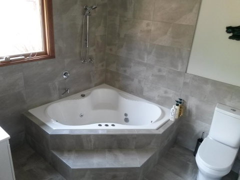 Eagle's Roost Farmstay B&B - Tourism Guide 2