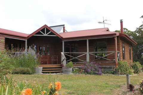 Eagle's Roost Farmstay B&B - Tourism Guide 0