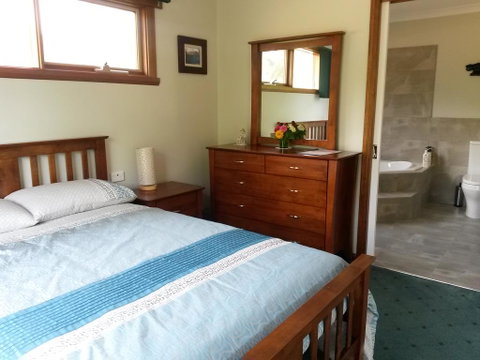 Eagle's Roost Farmstay B&B - Tourism Guide 1