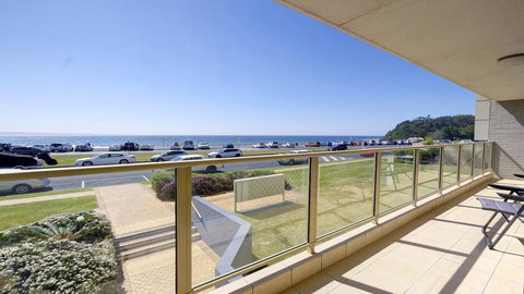 Ebbtide 3 - On Main Beach! - Travel Search 2