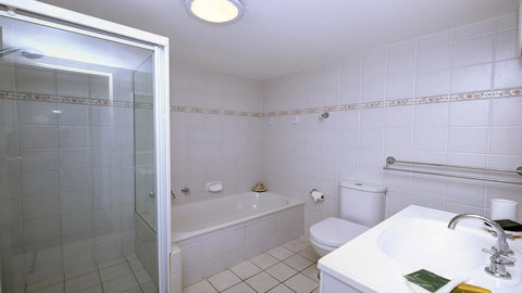 Ebbtide 3 - On Main Beach! - Travel Search 3