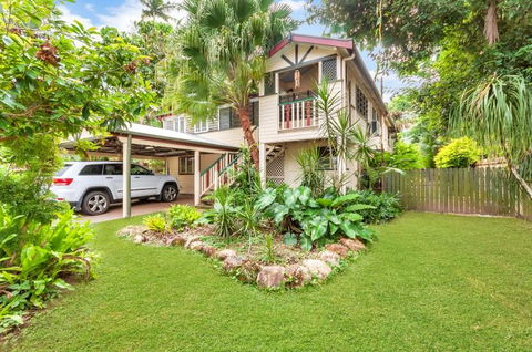 Edge Hill Holiday Home / Cairns - Travel Search 0