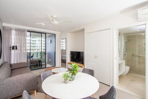 Elite Elegance 2BR@Hamilton APT With Parking - Tourism Guide 2
