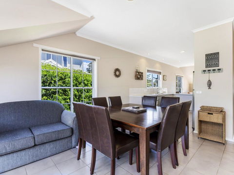 Elizas Townhouse - Travel Search 3