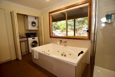 Ellimata Holiday Cottage - Tourism Guide 2