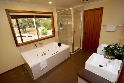 Ellimata Holiday Cottage - Tourism Guide 1