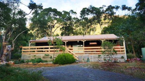 Ellimata Holiday Cottage - Tourism Guide 0