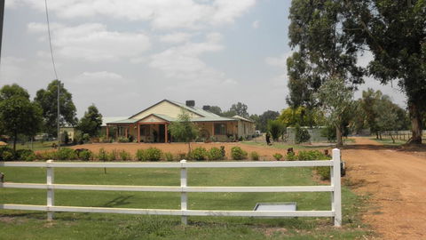 Enderslie House Bed & Breakfast - Tourism Guide 1