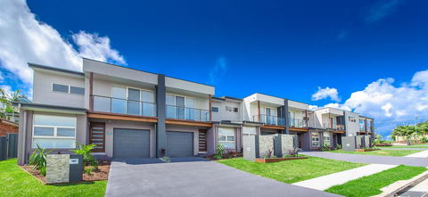 Escape At Nobbys Executive Townhouse 1 74 Pacific Drive - Travel Agents 1