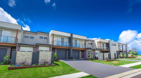 Escape At Nobbys Executive Townhouse 1 74 Pacific Drive - Travel Agents 0