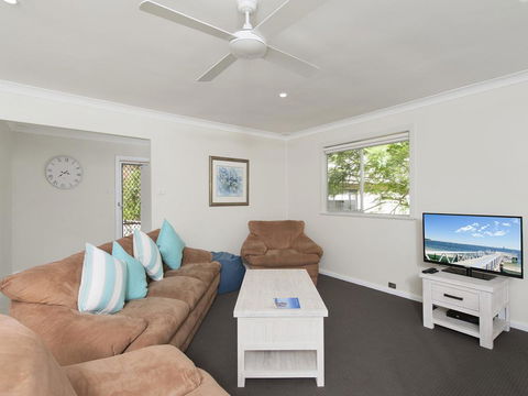 Essendene Road, Box Beach Retreat, 29 - Cruises Travel 0