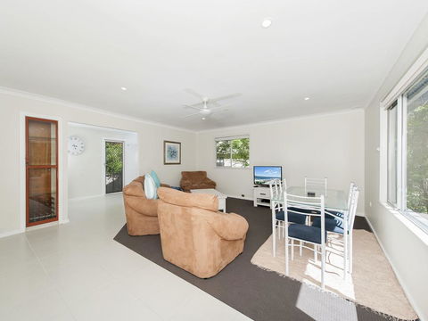 Essendene Road, Box Beach Retreat, 29 - Cruises Travel 1