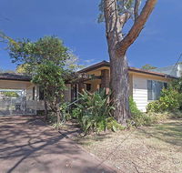 Evan's Retreat' 5 Sandy Point Road - cottage across the road from Sandy Point Beach - Cruises Travel