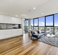 Executive City-centre Apartment with Parking - Cruises Travel