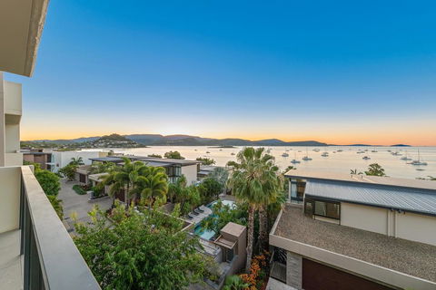 Executive On Whisper Bay - Cannonvale - Tourism Guide 2