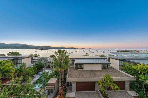 Executive On Whisper Bay - Cannonvale - Tourism Guide 3