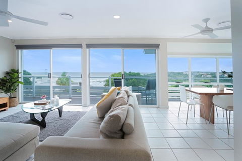 Expansive Ocean Views, Sunrise Beach - Travel Search 1