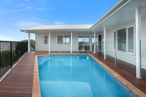 Expansive Ocean Views, Sunrise Beach - Travel Search 3