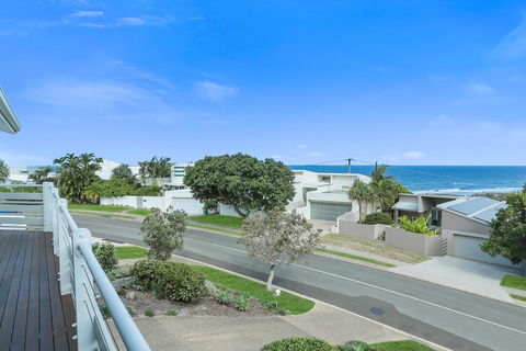 Expansive Ocean Views, Sunrise Beach - Travel Search 0