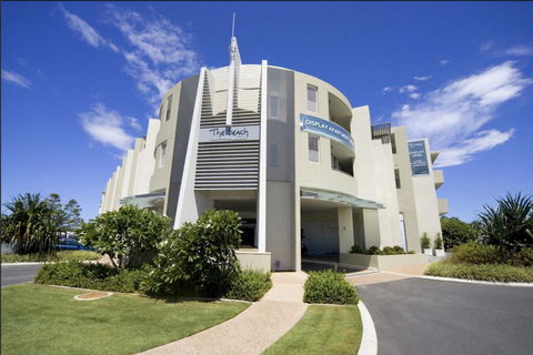 EXTRA LARGE 2 Bed Apartment - 3 Pools And Spa - Mountain View - BEACHFRONT LOCATION CABARITA BEACH - Travel Search 1