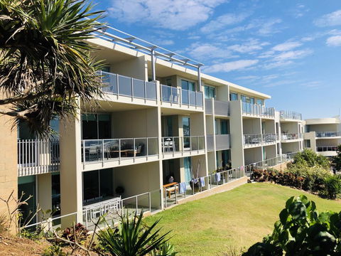 EXTRA LARGE 2 Bed Apartment - 3 Pools And Spa - Mountain View - BEACHFRONT LOCATION CABARITA BEACH - Travel Search 3