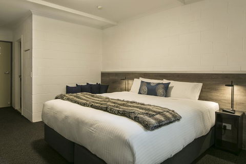 Falls Creek Hotel - Travel Search 2