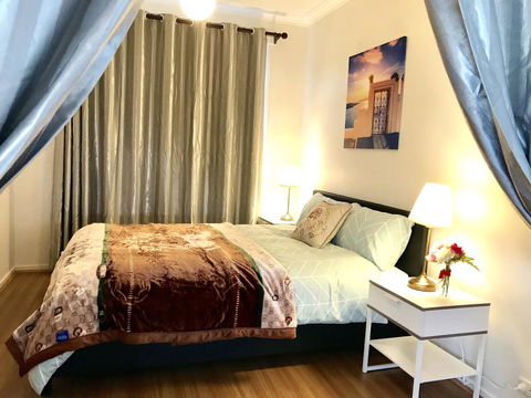 Family Home In Prime Location Melbourne - Travel Search 0