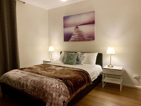 Family Home In Prime Location Melbourne - Travel Search 3