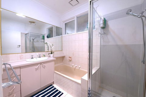 Family Home In Prime Location Melbourne - Travel Search 2