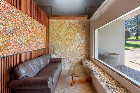 Fi's Relaxing Beach House - Travel Agents 3