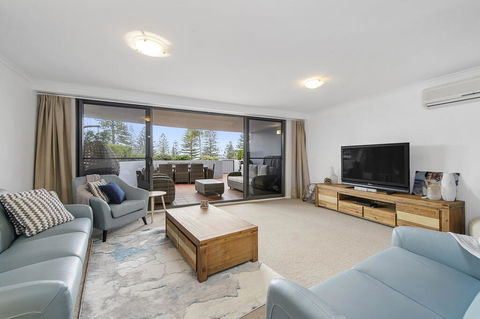 Flightdeck 101, 5-7 Clarence Street - Travel Agents 2