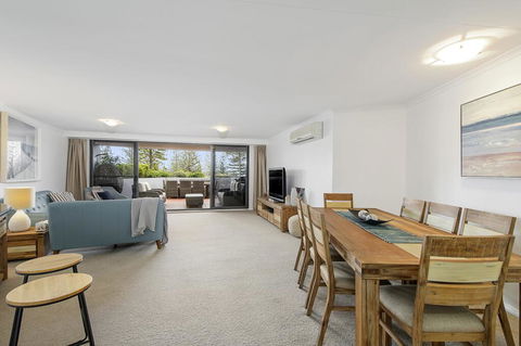 Flightdeck 101, 5-7 Clarence Street - Travel Agents 3