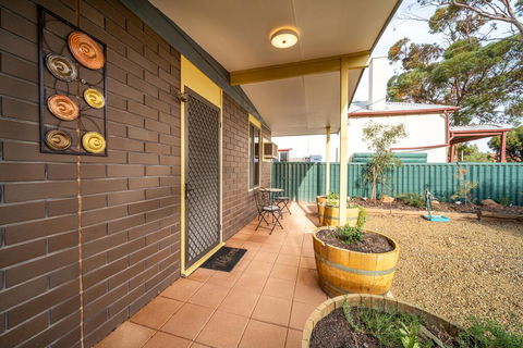 Flinders Ranges Bed And Breakfast - Travel Search 2