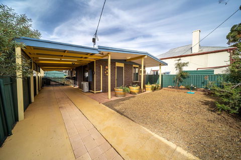 Flinders Ranges Bed And Breakfast - Travel Search 1
