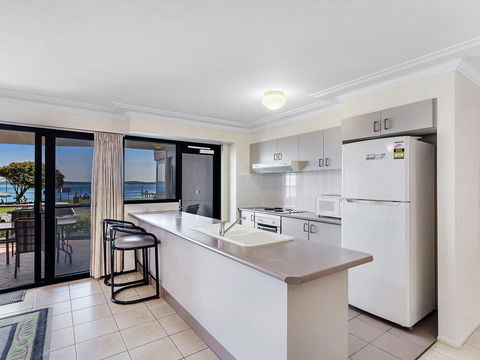 Florentine, Unit 2/11 Columbia Close - Cruises Travel 1