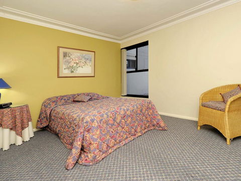 Florentine, Unit 3, 11 Columbia Close - Cruises Travel 3