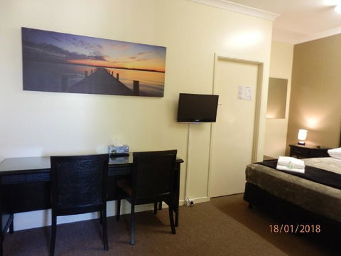 Flying Spur Motel - Cruises Travel 2