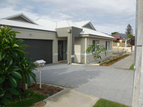 Frangipani Villa Innaloo - Travel Agents 2