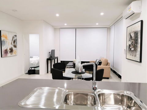 G02 Courtyard Apartment - Travel Search 3