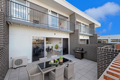 G149 - Apt 2 - Travel Agents 0